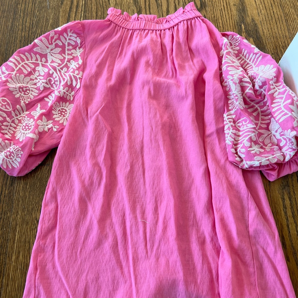 THML pink top with puffy shoulders
